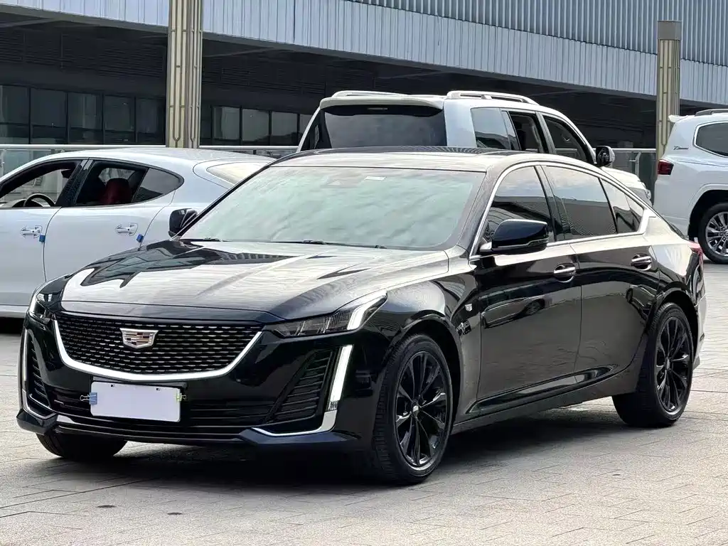 Кадиллак CT5 2023 года, версия 28T Люкс (стандартная версия) 10000 km 2023