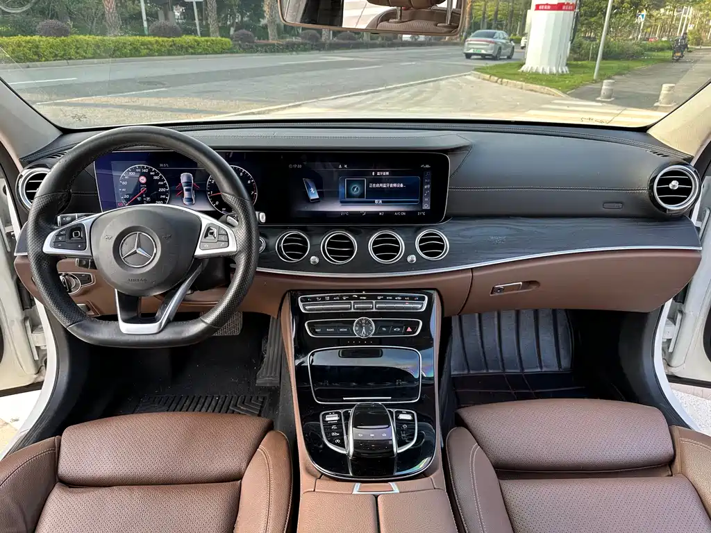 MERCEDES-BENZ E CLASS
