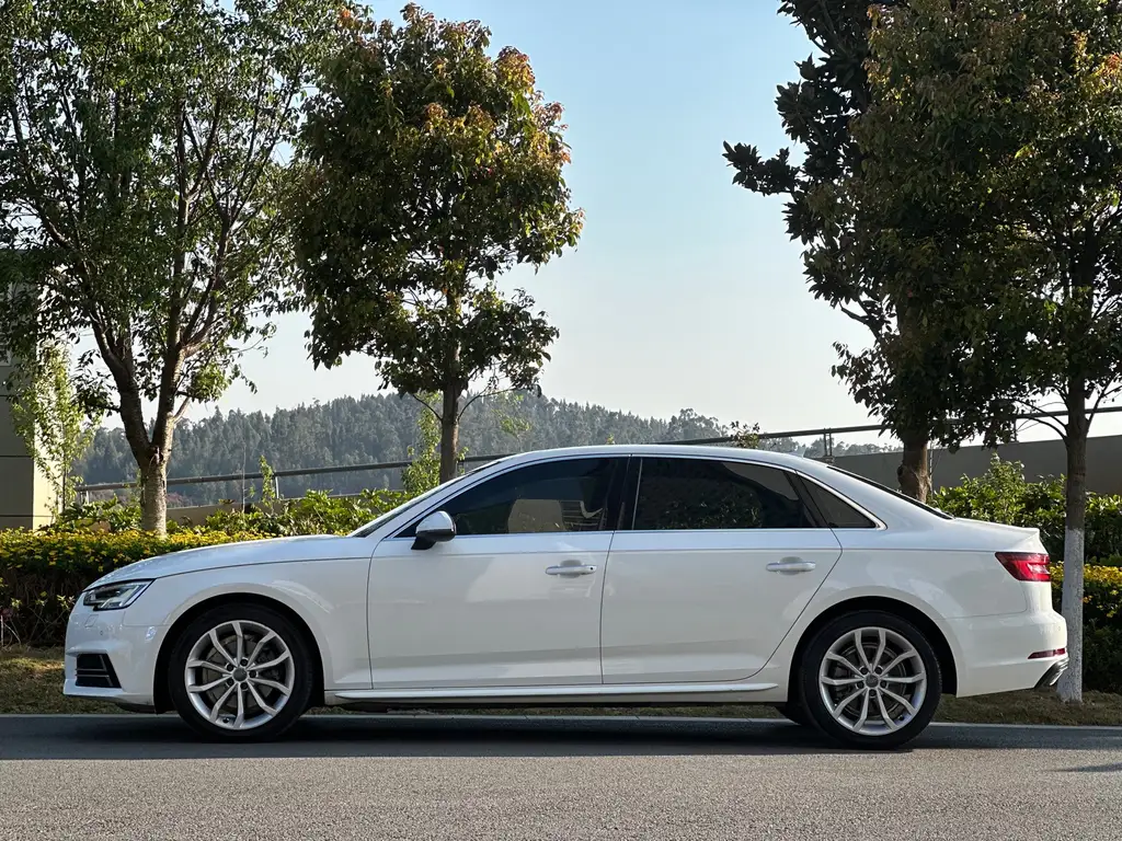 AUDI  A4L