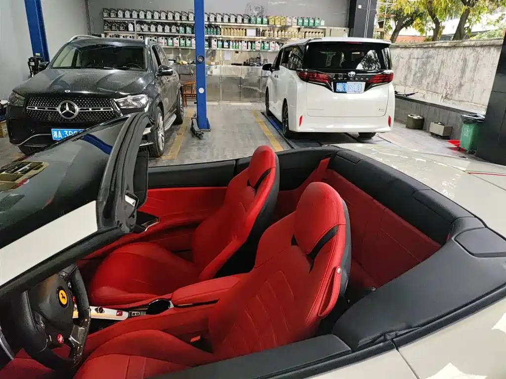 FERRARI CALIFORNIA T