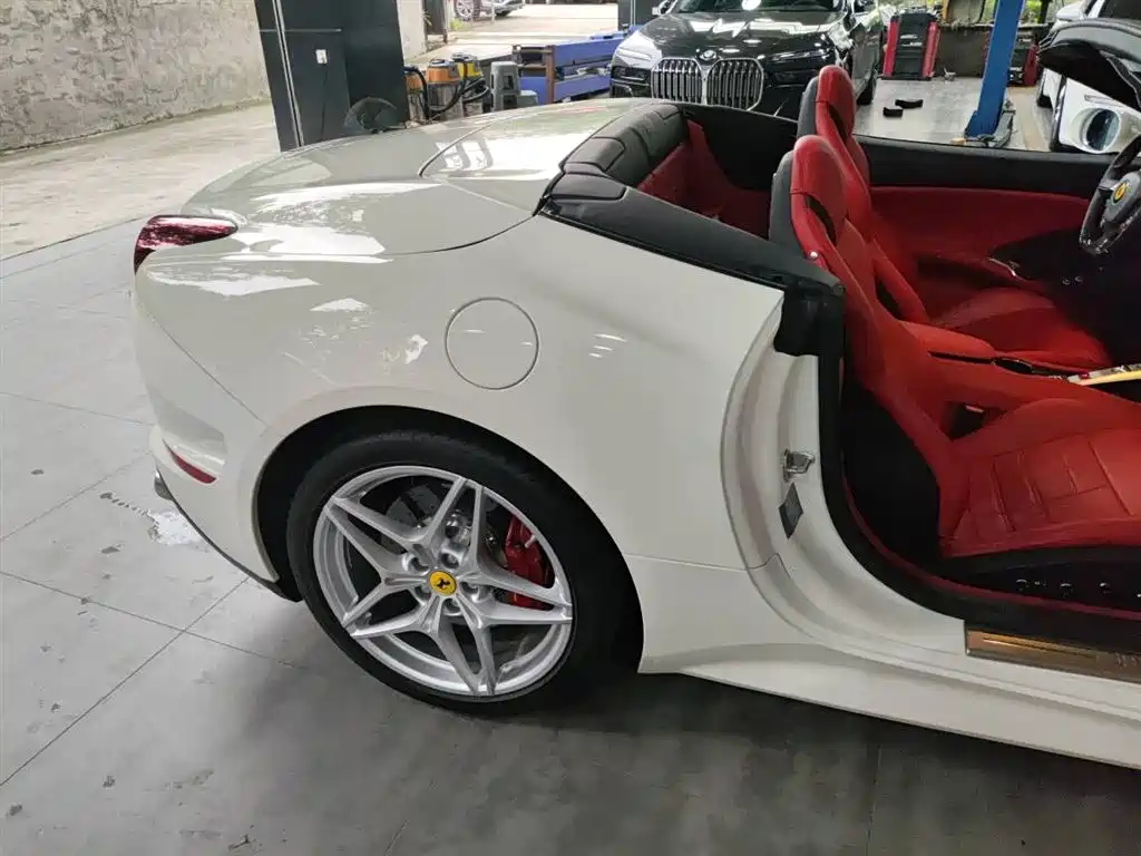 FERRARI CALIFORNIA T