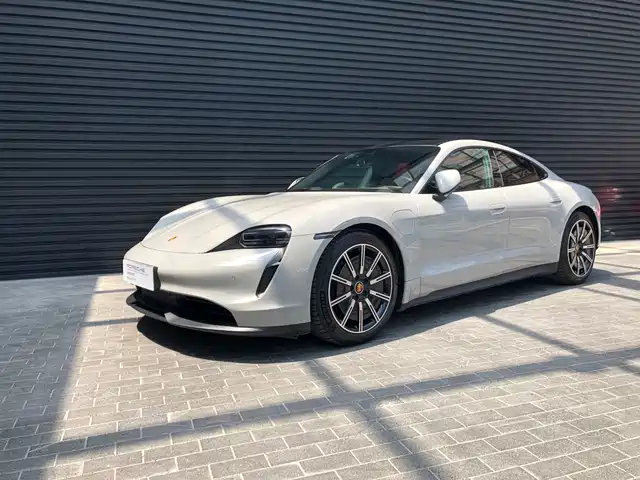 PORSCHE TAYCAN 2024