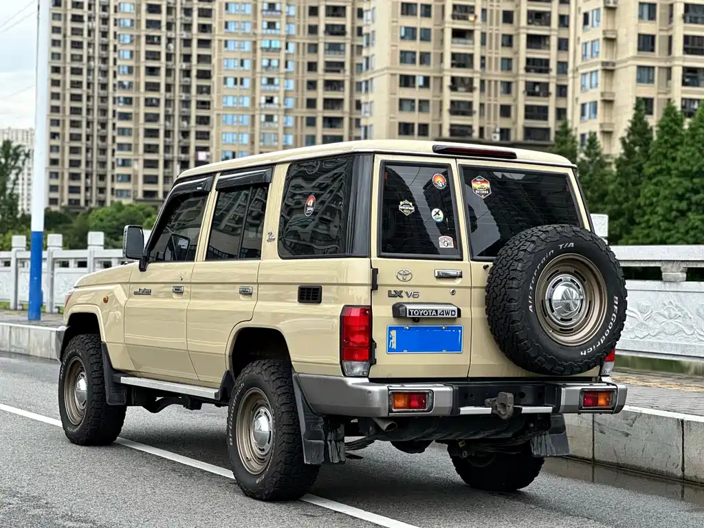 Toyota Land Cruiser LC76 2022 4.0L MT