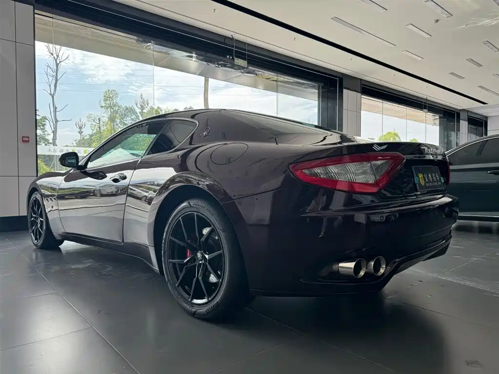 Maserati GranTurismo 2013 4.2L AT