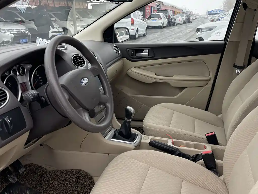 Ford Focus 2013 1.8L MT