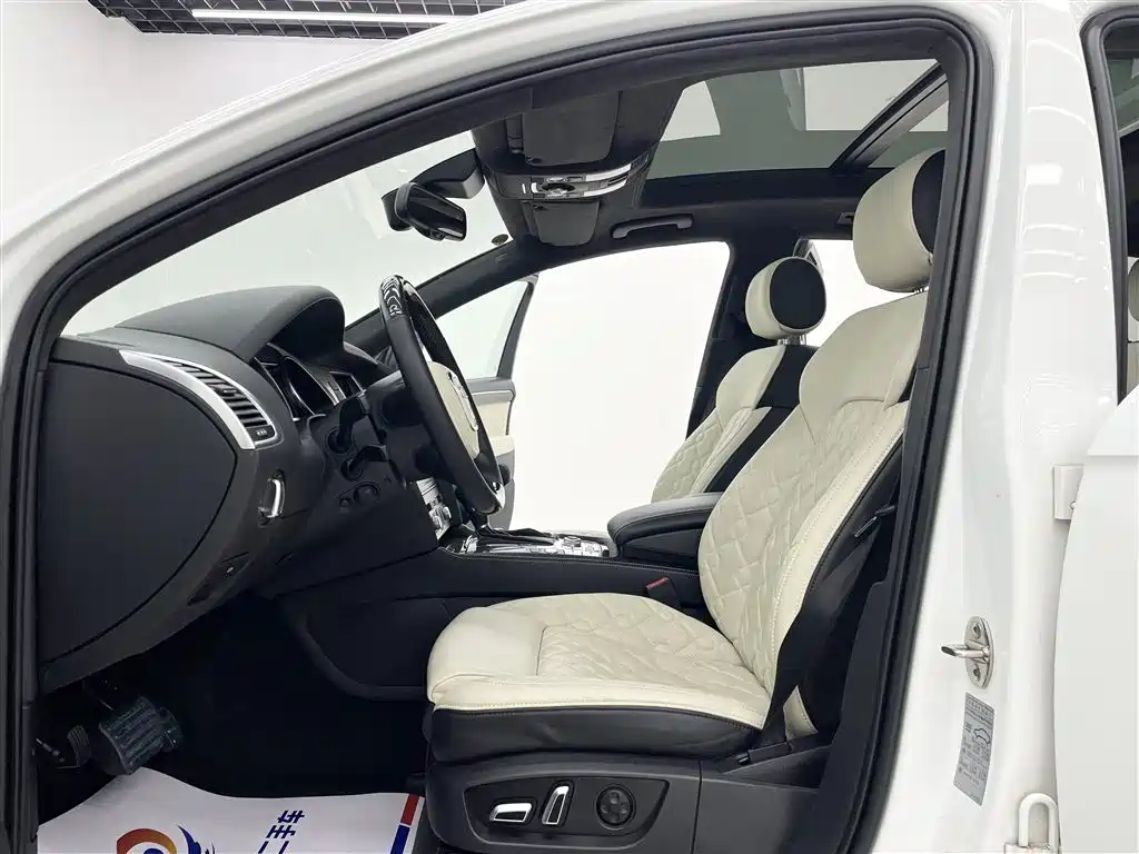 Audi Q7 2010 6.0 V12 TDI Flagship