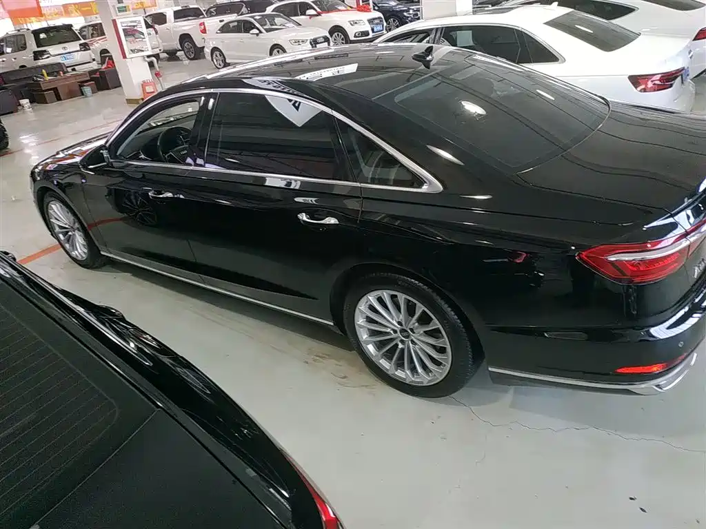 AUDI  A8