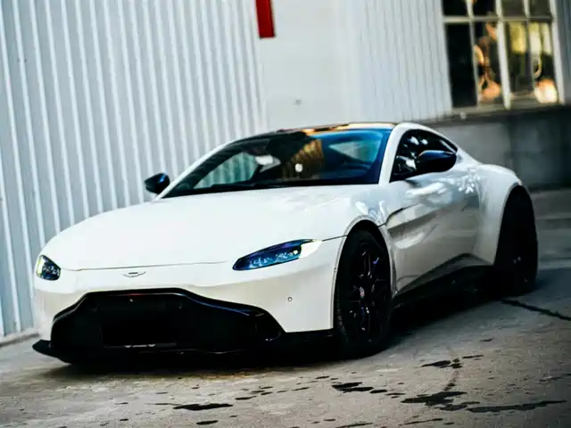 ASTON MARTIN V8 VANTAGE 2019