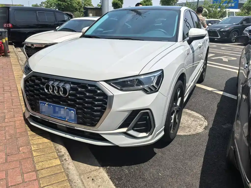 Ауди Q3 Sportback 2020 года 40 TFSI Стильная версия 36000 km 2020