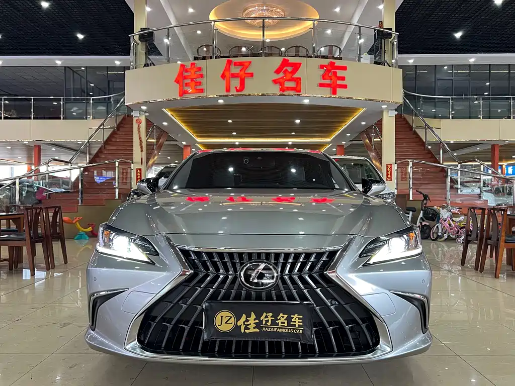LEXUS  ES