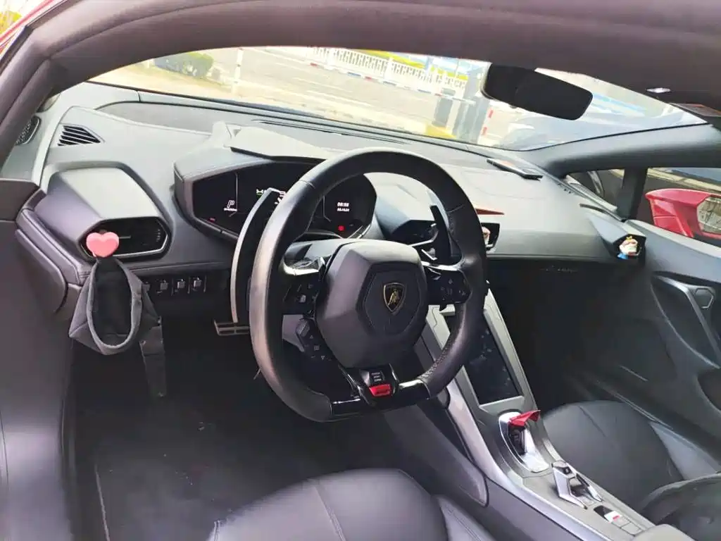 LAMBORGHINI HURACÁN