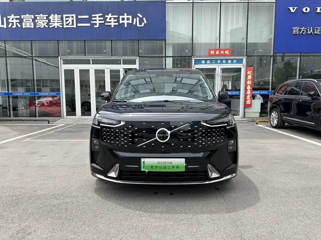 Volvo EM90 2025 Ultra мест