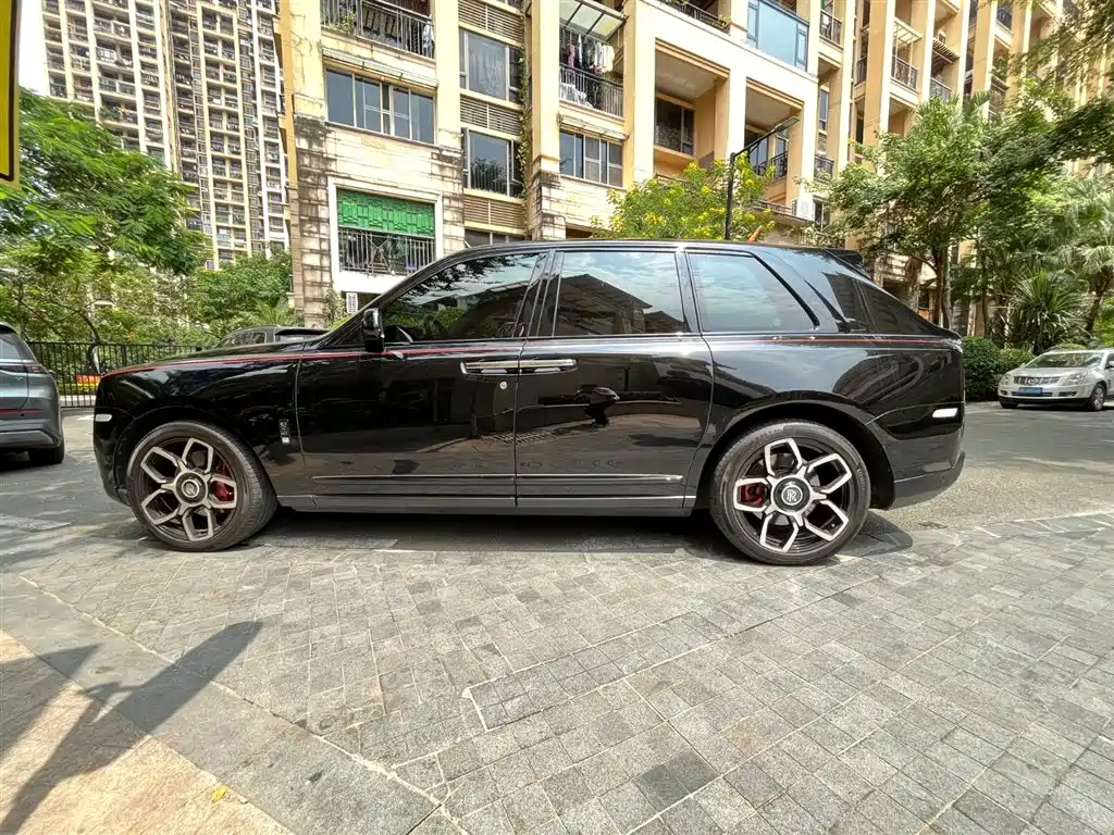 Rolls-Royce Cullinan 2018 мест