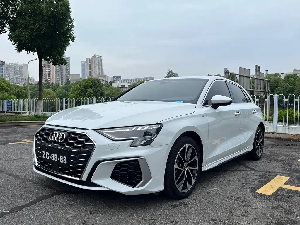 Ауди A3 2021 года Sportback 35 TFSI Спортивная версия 23000 km 2021