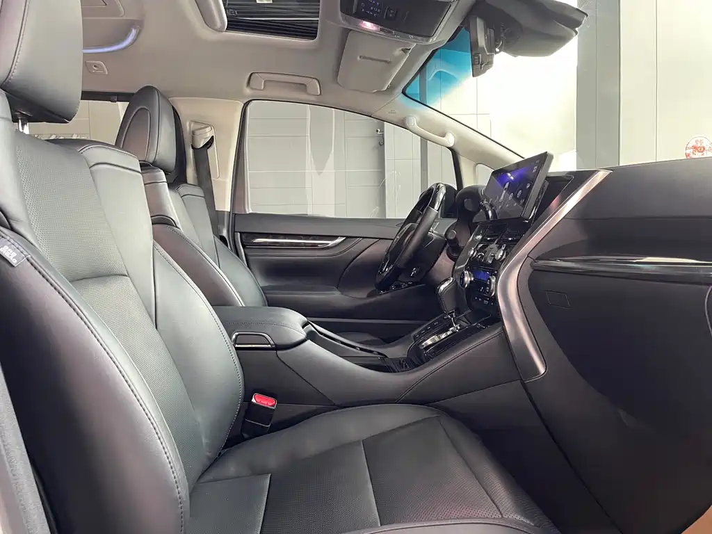 Toyota Vellfire 2019 2.5L HV Luxury