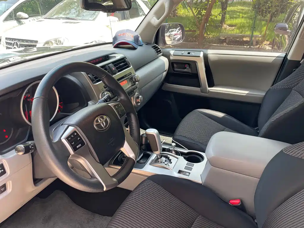 Toyota 4Runner 2014 4.0L AT