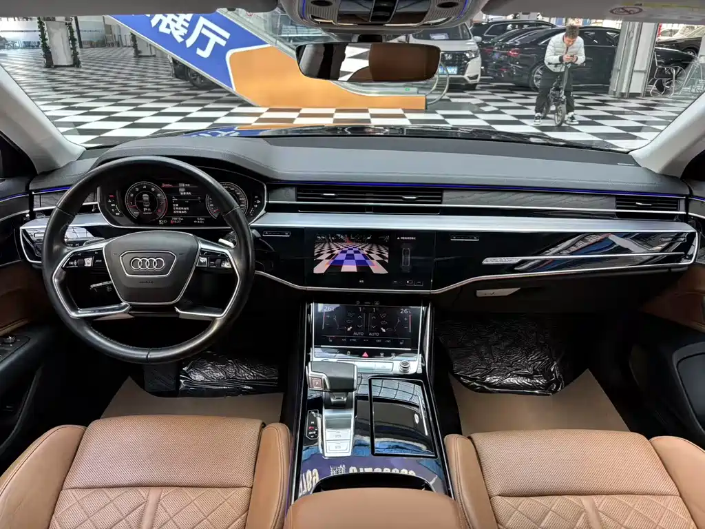 AUDI A8