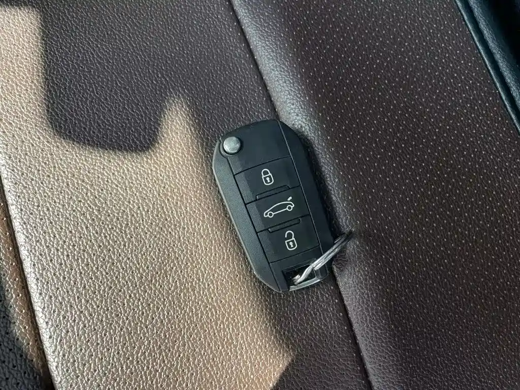 Peugeot 301 1.6L Manual Luxury Edition, фото 18