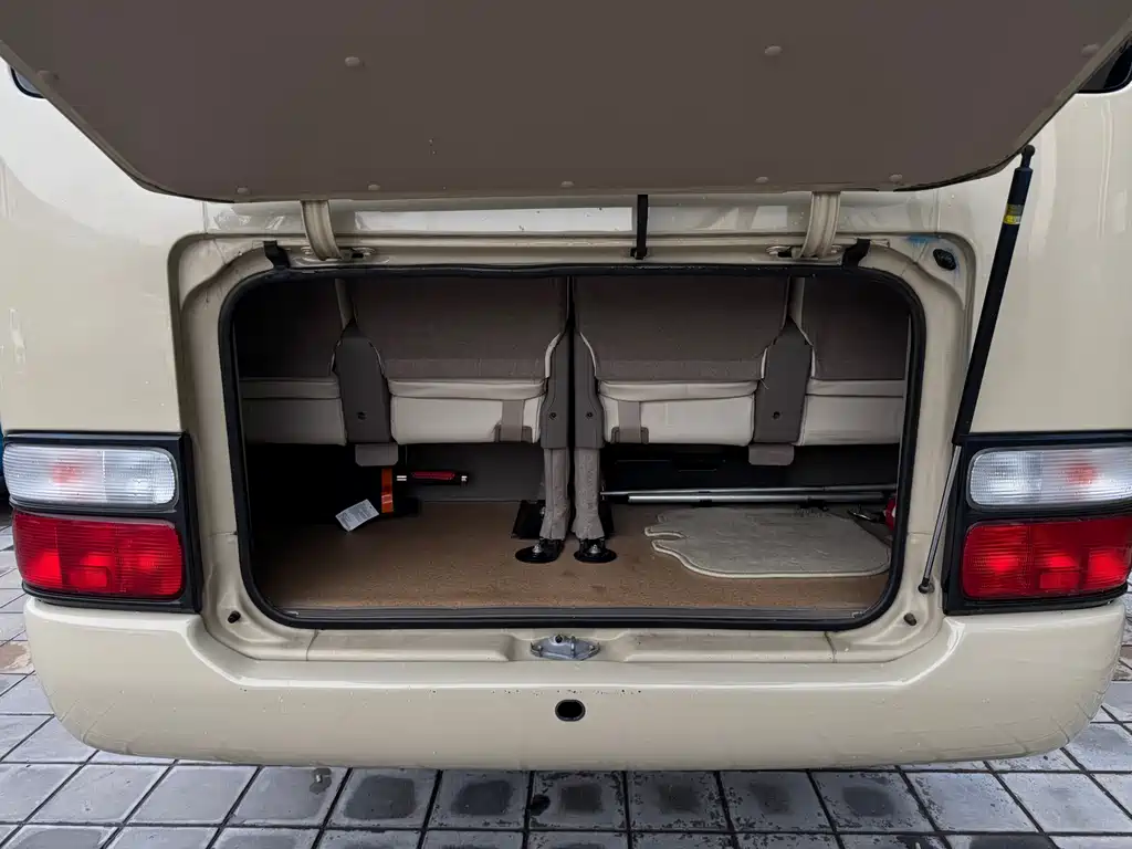 Toyota Coaster 2017 4.0L MT