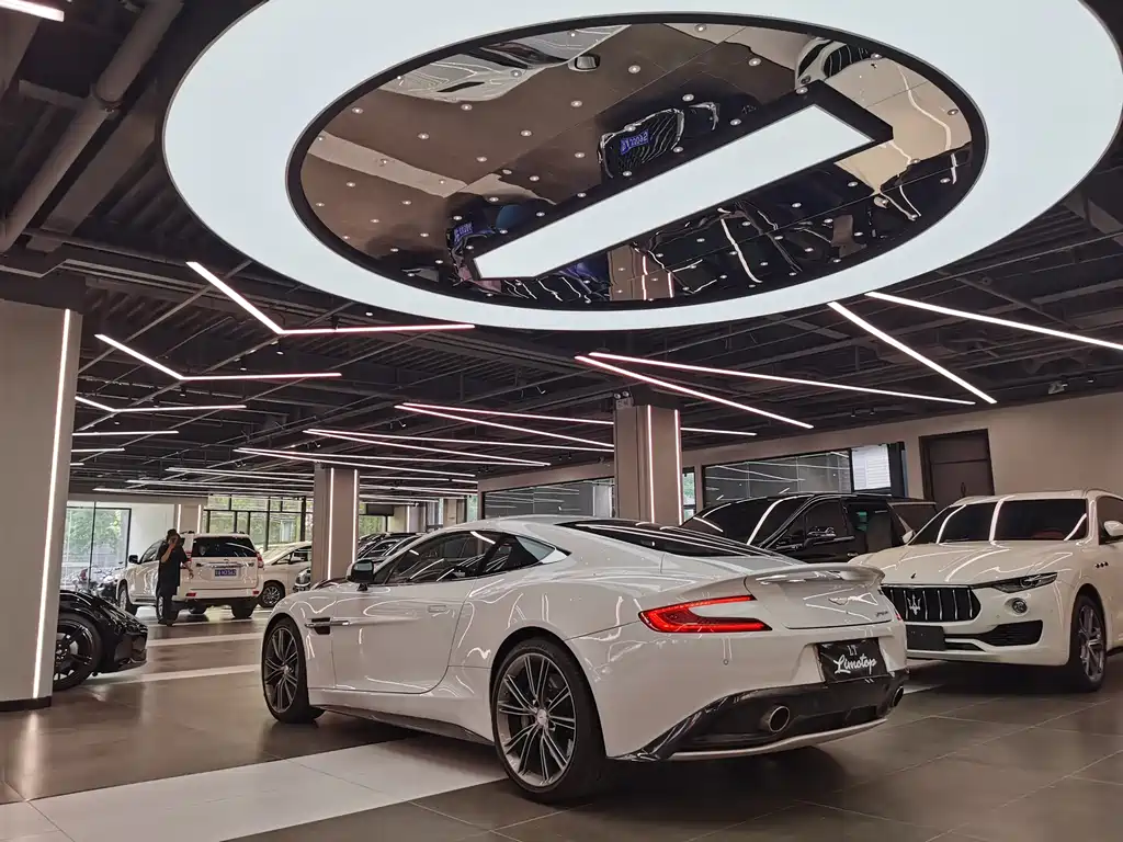 Aston Martin Vanquish — миниатюра 6