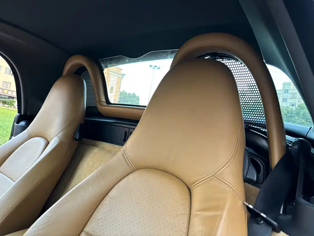 Porsche Boxster 2004 2.7L AT