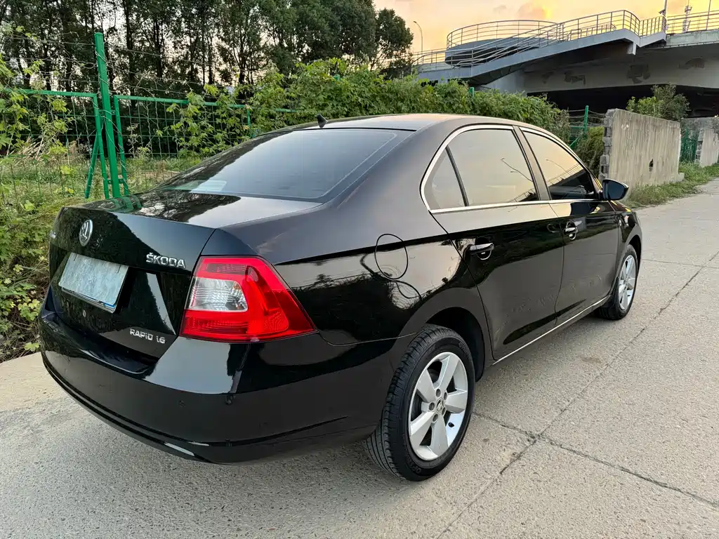Skoda Rapid 2013 1.6L AT