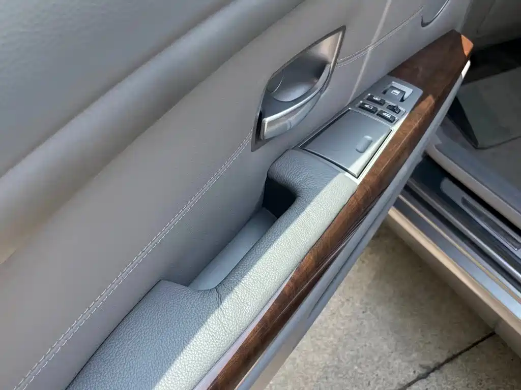 BMW 7 Series 7 2005 730Li