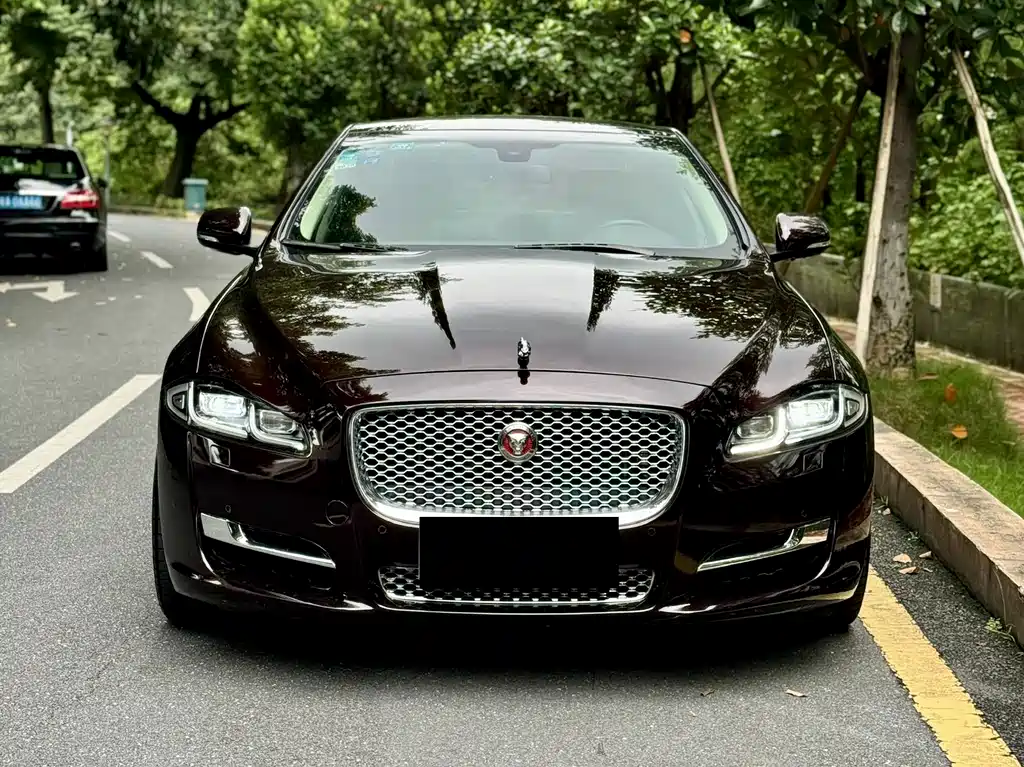JAGUAR XJ