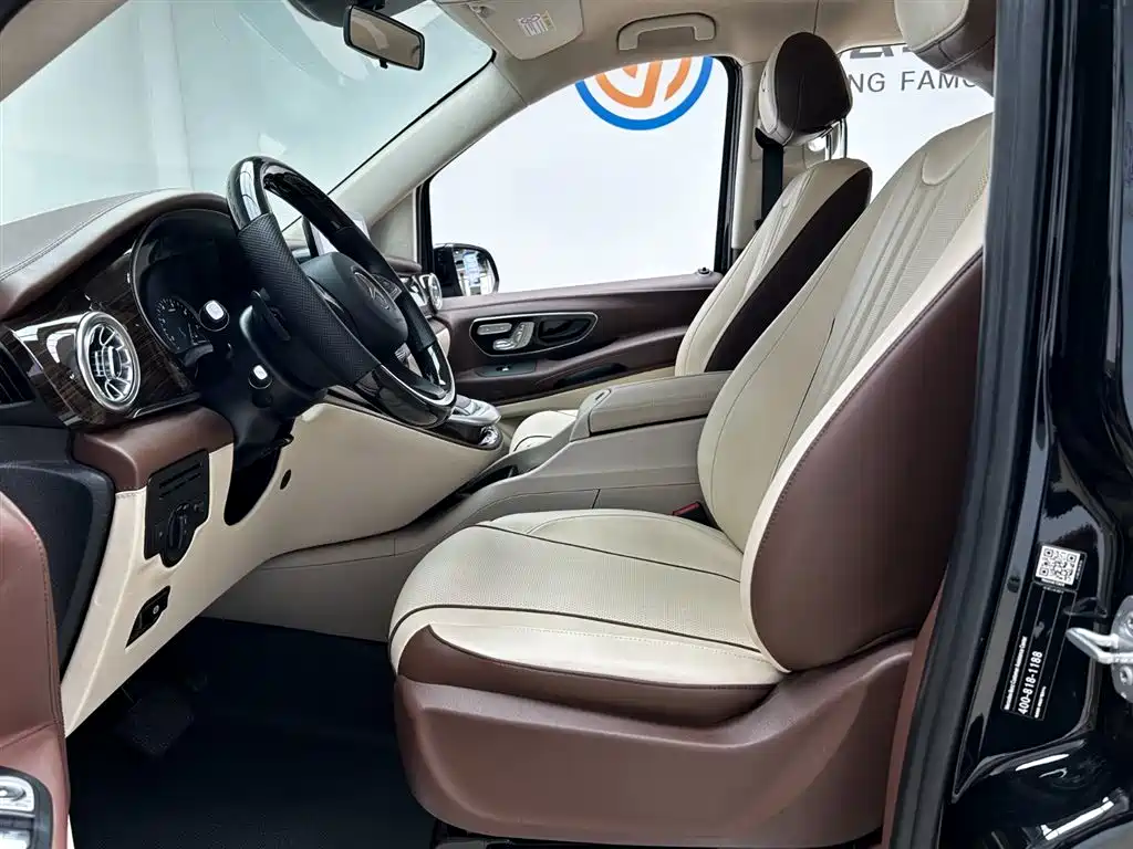 Mercedes-Benz Vito 2023 2.0T Elite 7 мест