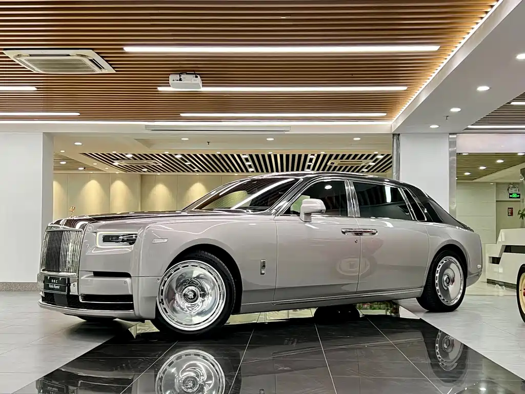 ROLLS-ROYCE PHANTOM