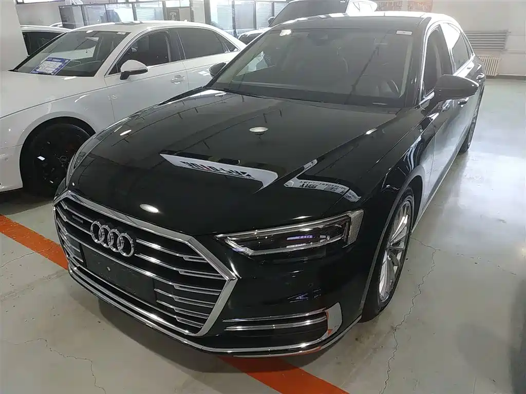AUDI  A8