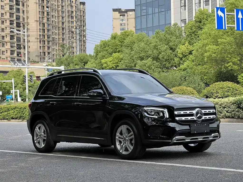 MERCEDES-BENZ GLB