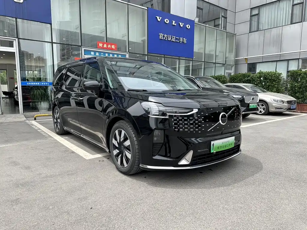 Volvo EM90 2025 Ultra мест
