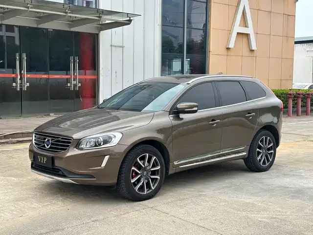 VOLVO XC60 2017