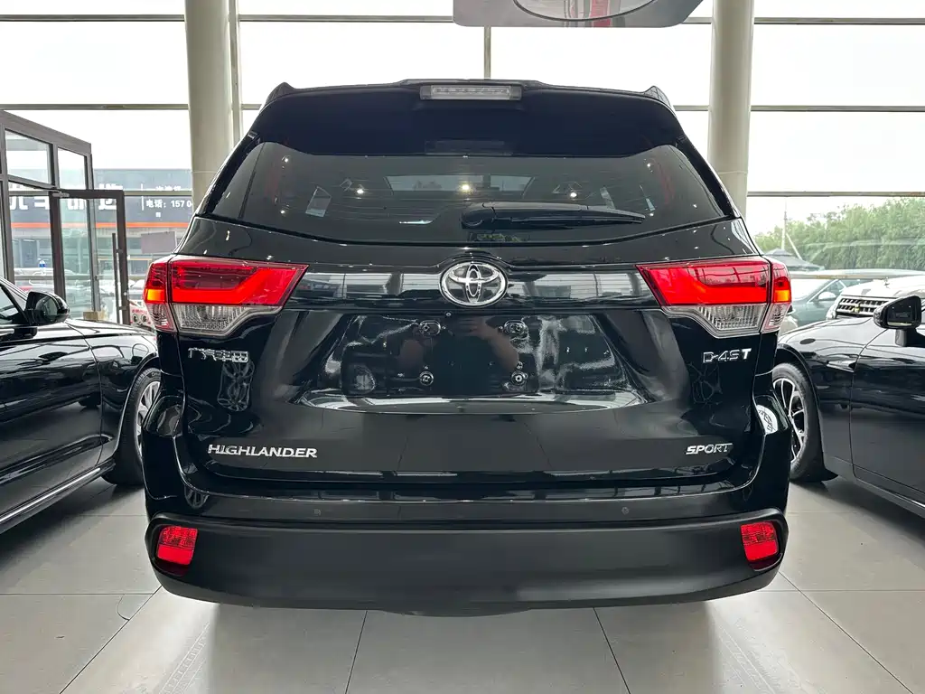TOYOTA HIGHLANDER