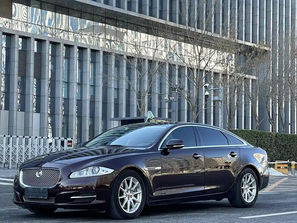 JAGUAR XJ