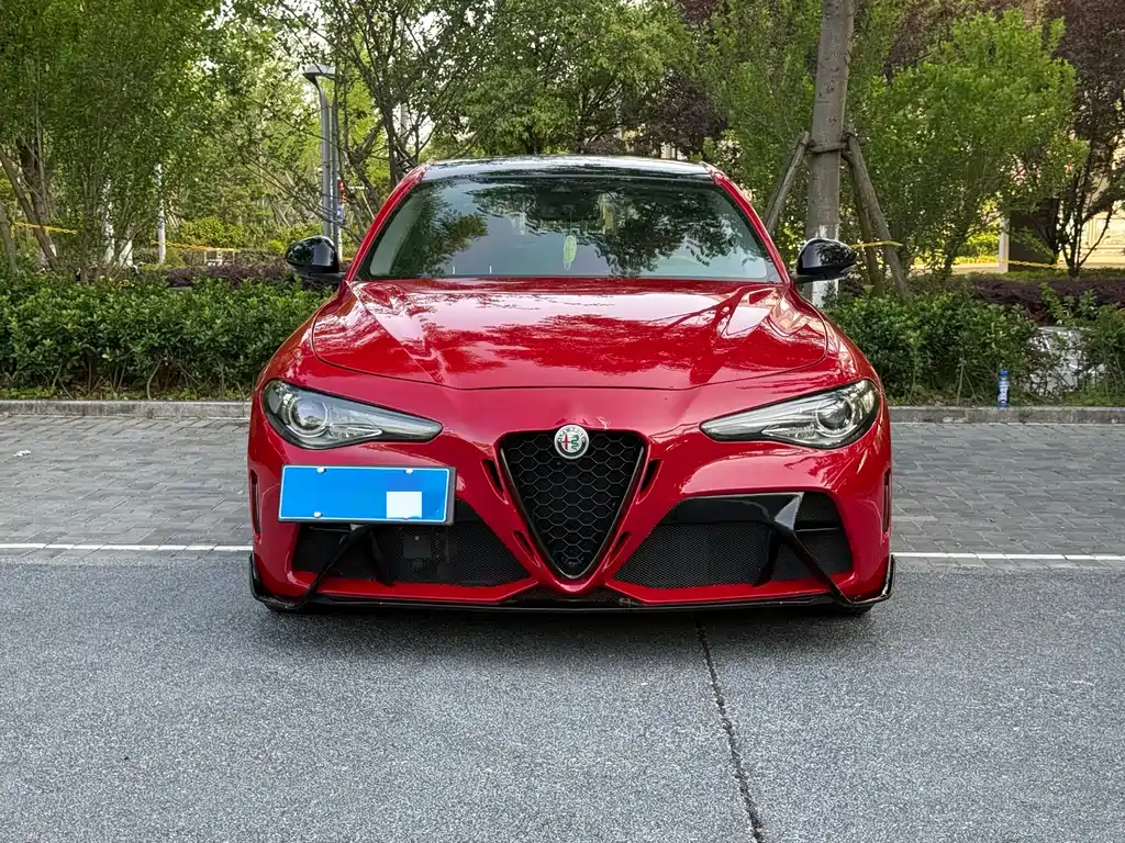 Giulia Тёмно-серая Лимитированная Серия 2020 года 2.0T 280HP 50000 km 2021