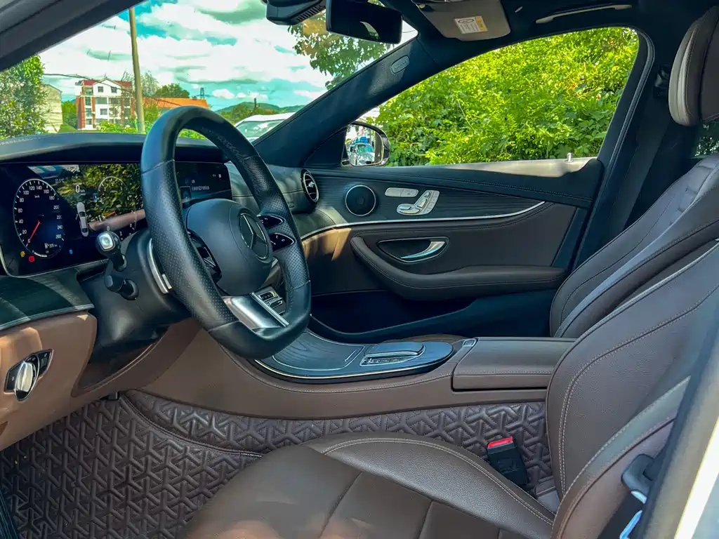 MERCEDES-BENZ E CLASS