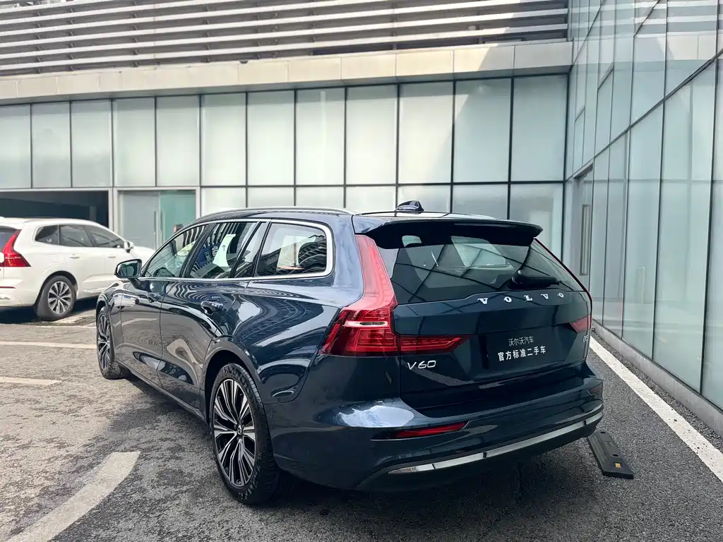 Volvo V60 2023 B5 Luxury