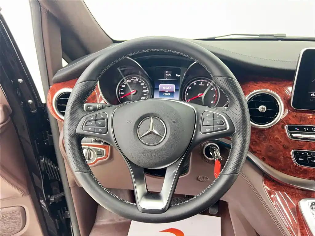 MERCEDES-BENZ V CLASS