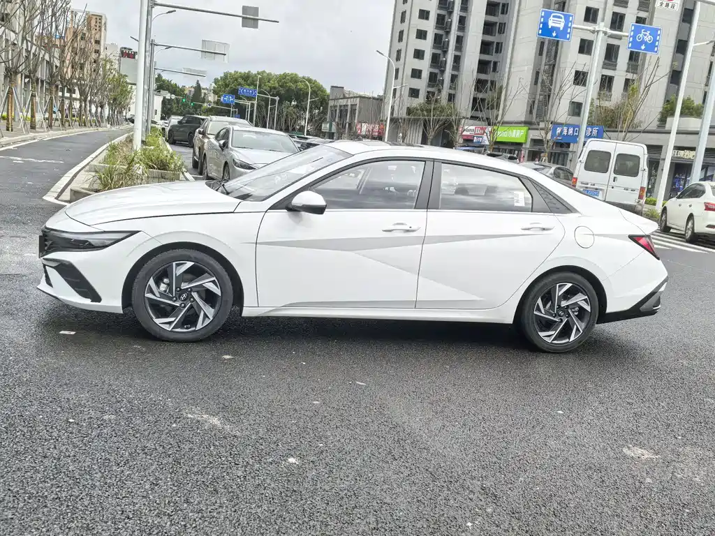 MODERN ELANTRA