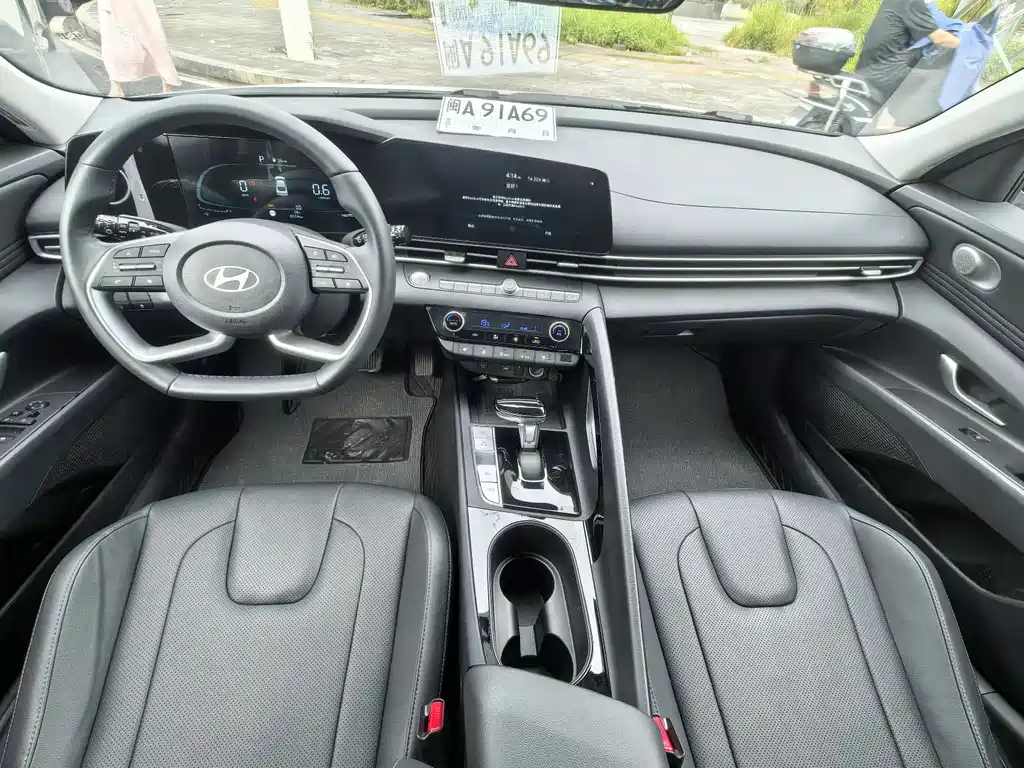 MODERN ELANTRA
