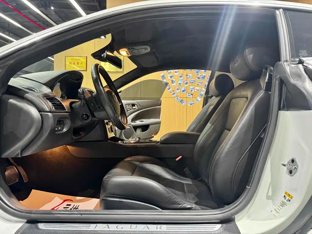 Jaguar XK — миниатюра 6