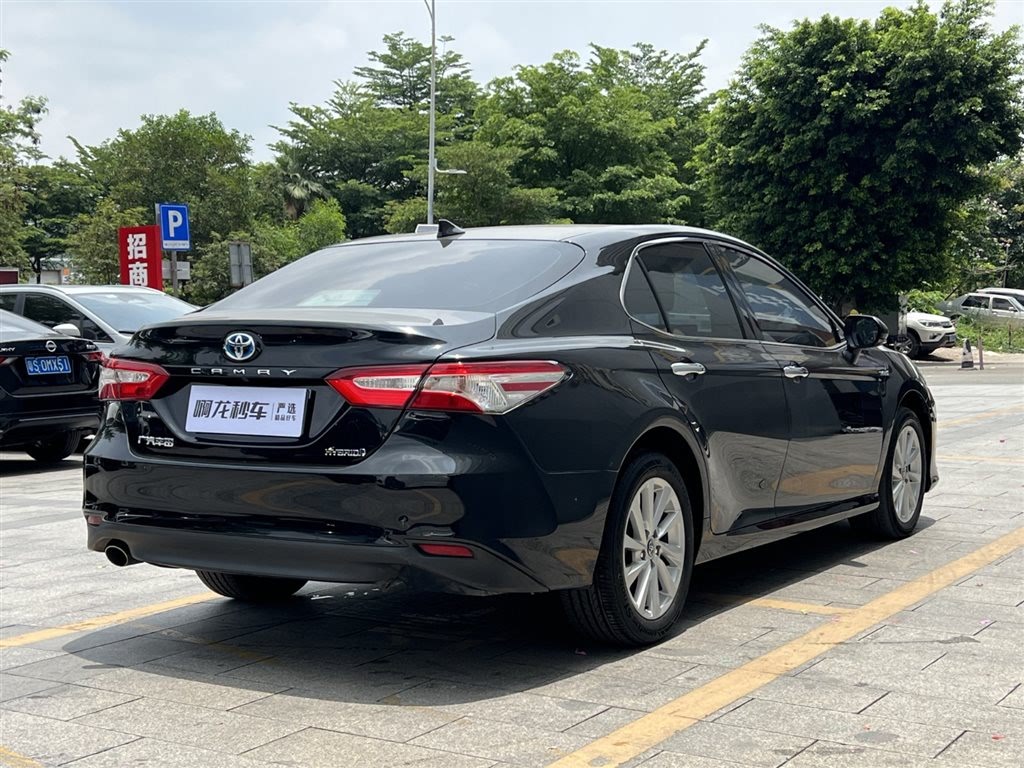 TOYOTA CAMRY