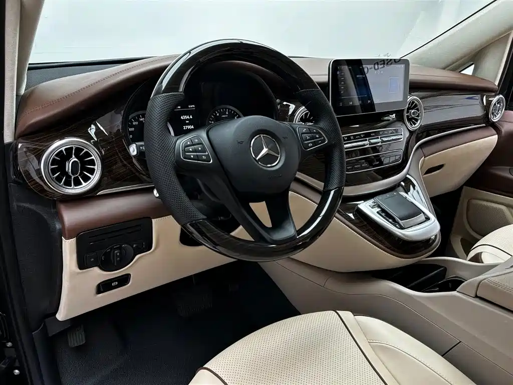 Mercedes-Benz Vito 2023 2.0T Elite 7 мест