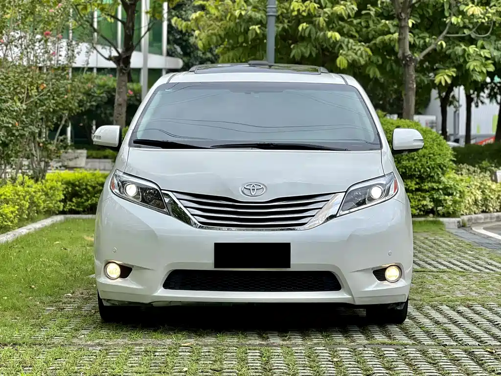 TOYOTA SIENNA