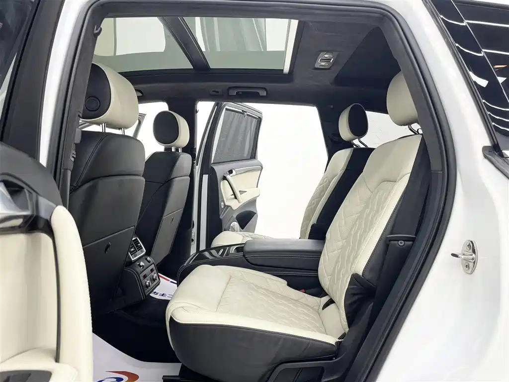 Audi Q7 2010 6.0 V12 TDI Flagship