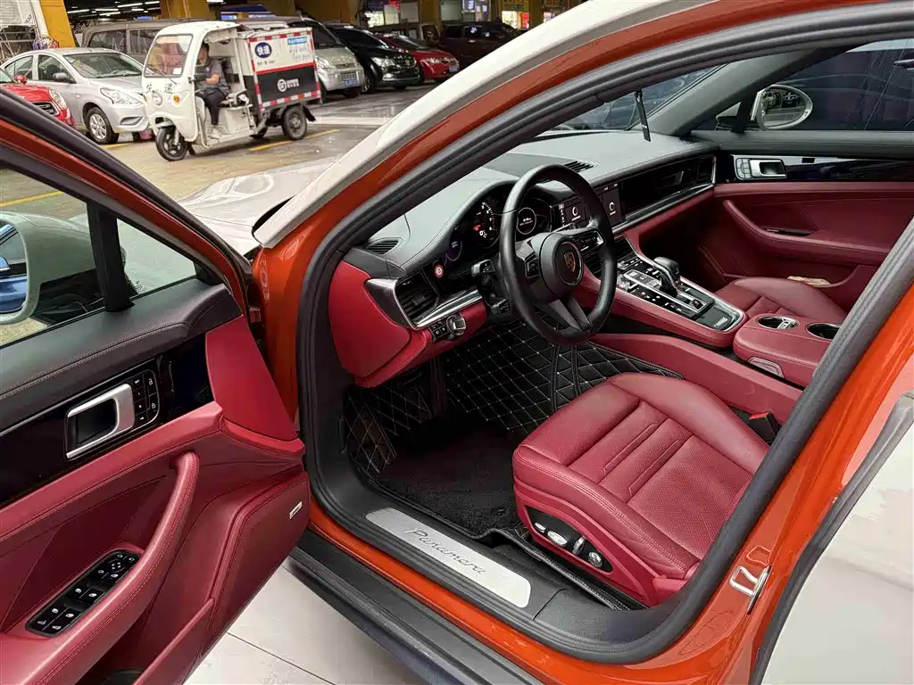 PORSCHE PANAMERA