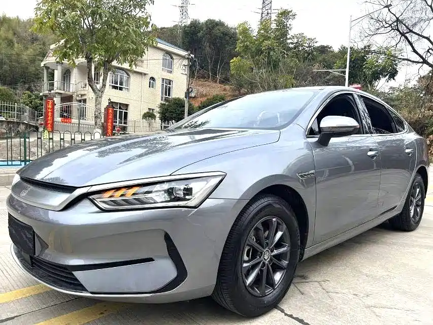 Qin PLUS 2024 года荣耀版 EV 510KM领先型

Теперь на русском:

Qin PLUS 2024 года Версия Чести EV 510КМ ведущего типа 10000 km 2024