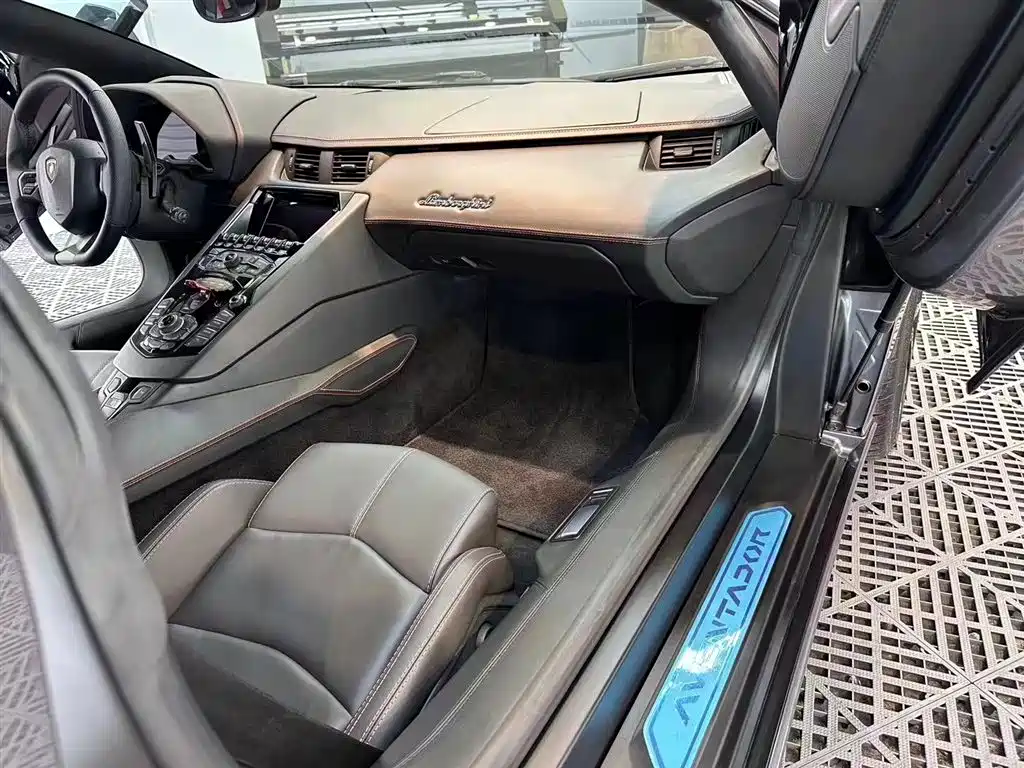 Lamborghini Aventador 2011 LP 700-4